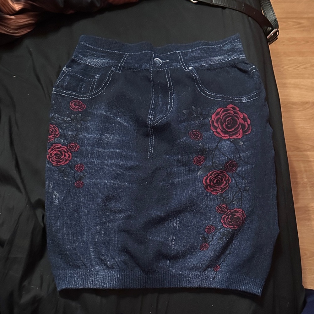 Floral Embroidered sketchy Skirt